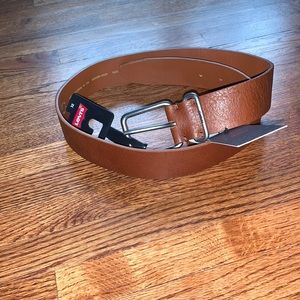 Men's NWT Levi's belt 32